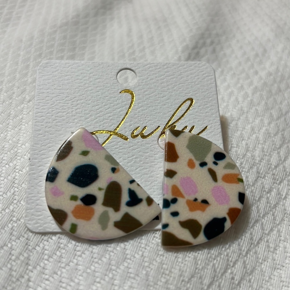 Juhu Graffiti Acrylic Pierced Earrings ****$5 Final Sale *******